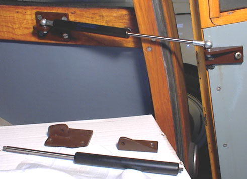 Gas strut for Traveller rear doors